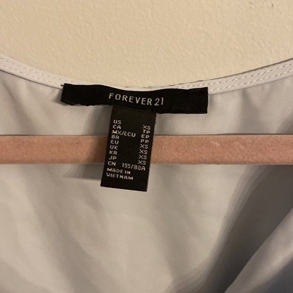 Forever 21 Twist Front Crop Top - Picture 4 of 4